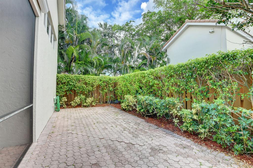 6696 NW 25th Terrace