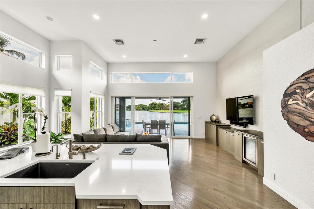 5824 NW 25th Terrace