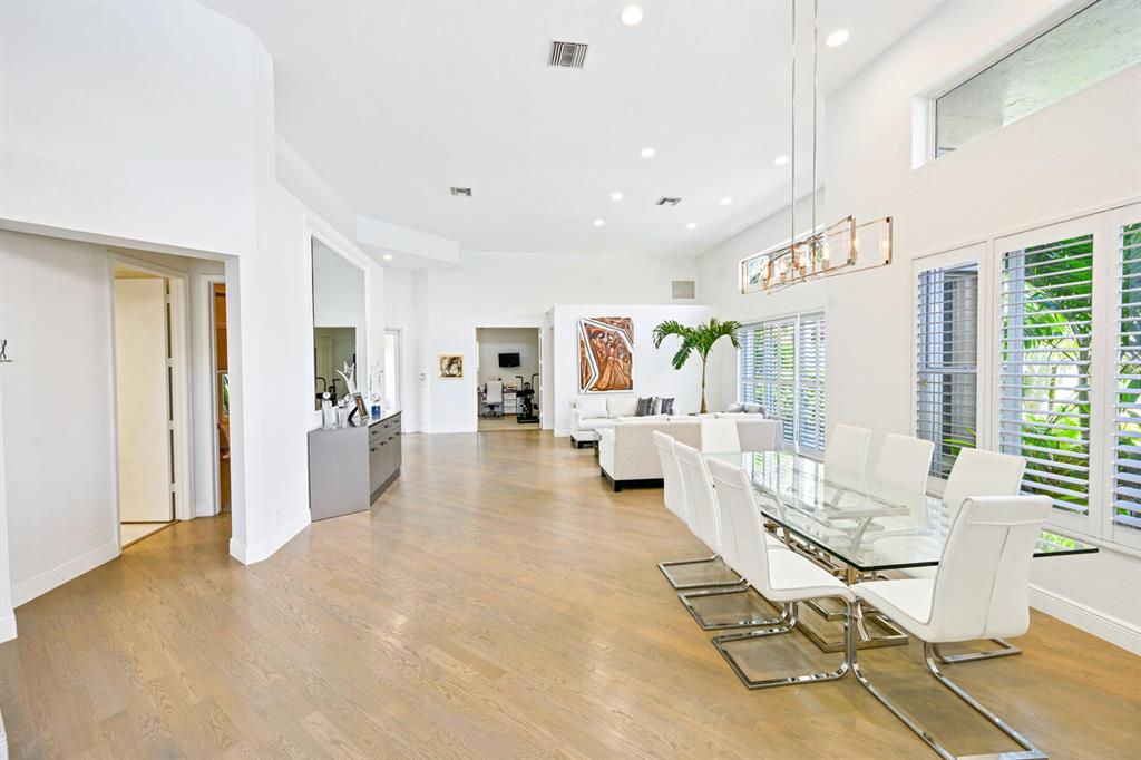 5824 NW 25th Terrace