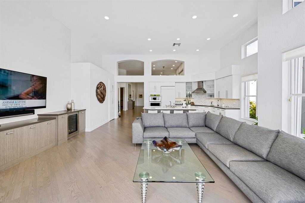 5824 NW 25th Terrace