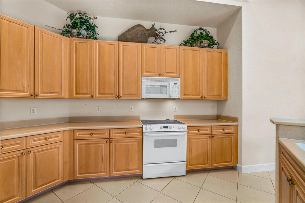 16814 Knightsbridge Lane