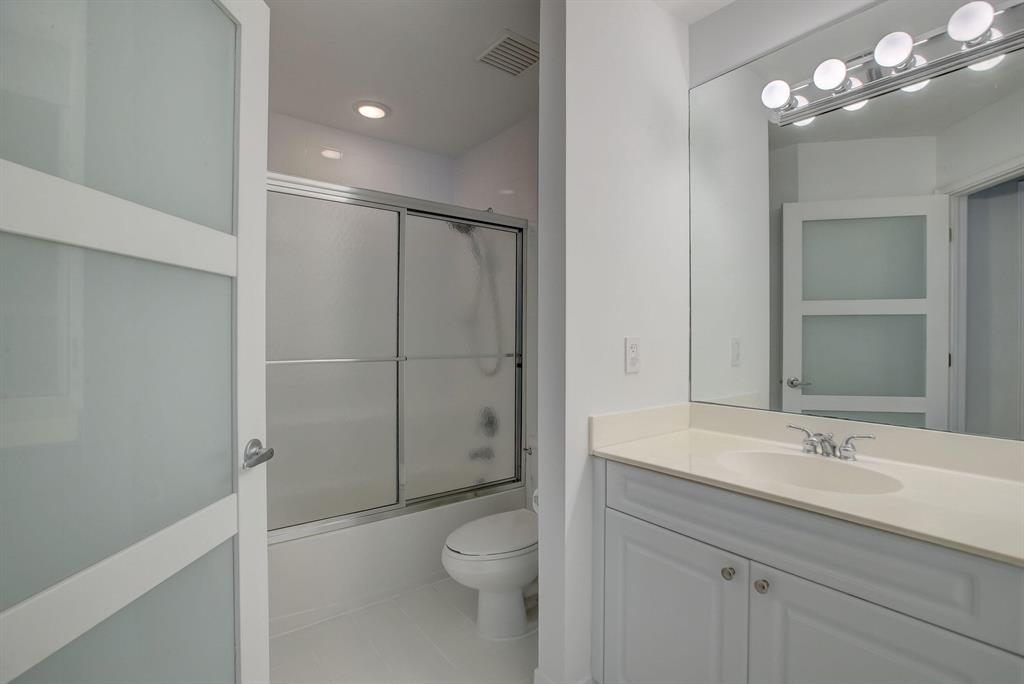 1767 NE 4th Avenue Unit: E4