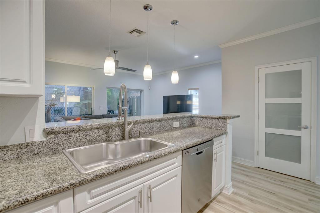 1767 NE 4th Avenue Unit: E4