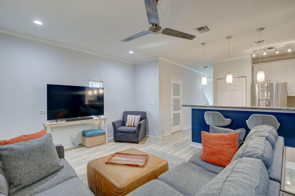 1767 NE 4th Avenue Unit: E4