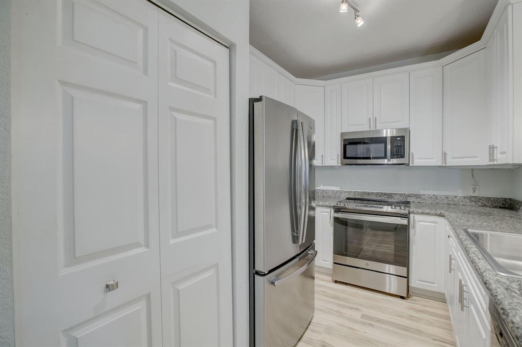 1767 NE 4th Avenue Unit: E4