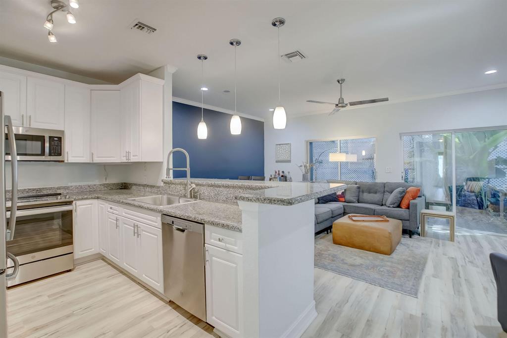 1767 NE 4th Avenue Unit: E4