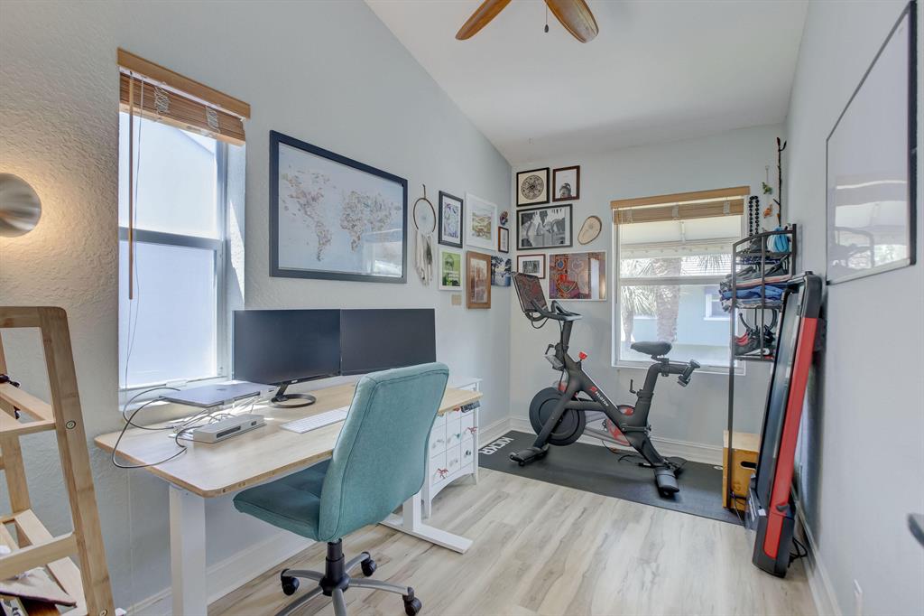 1767 NE 4th Avenue Unit: E4