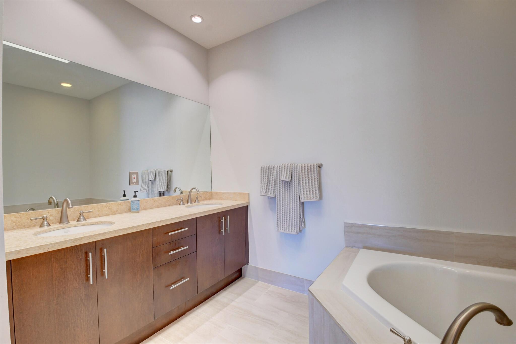 12 SE 1st Avenue Unit: 304