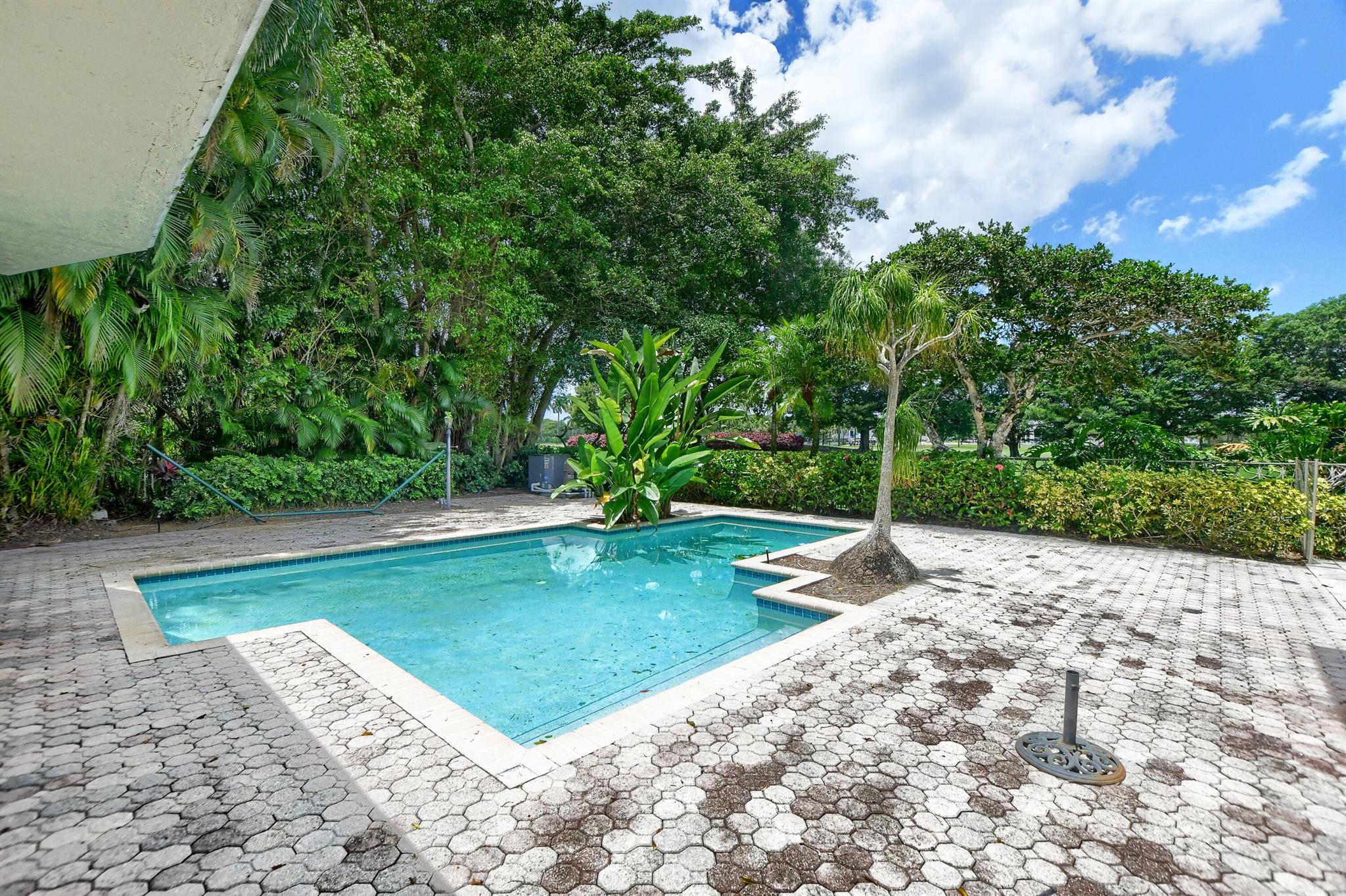 5607 NW 24th Terrace