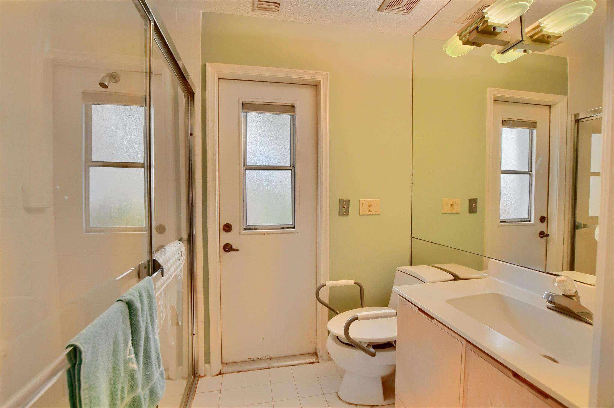 5607 NW 24th Terrace