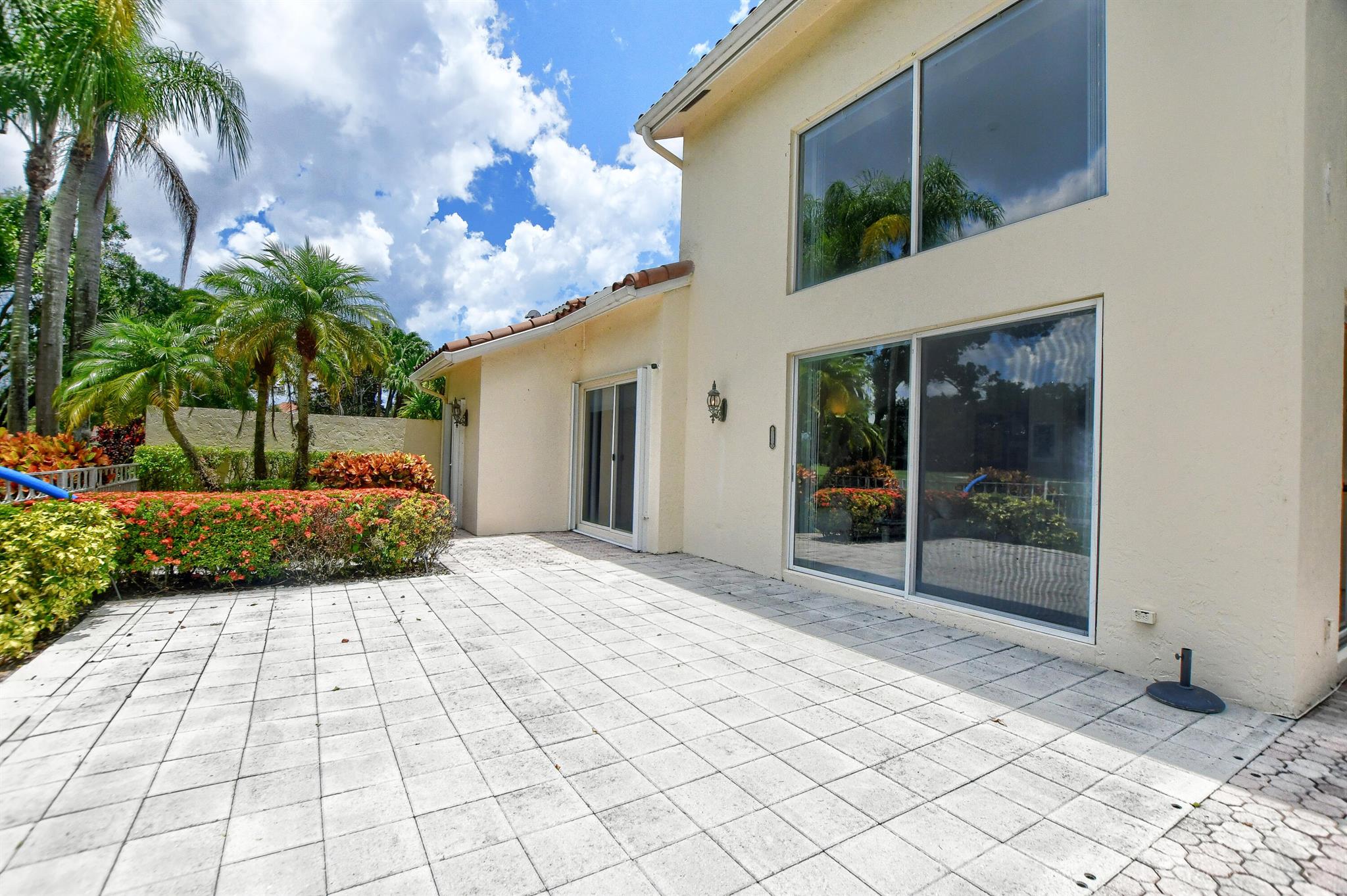 5607 NW 24th Terrace