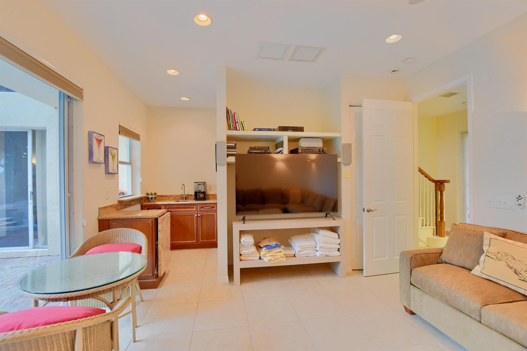 5607 NW 24th Terrace