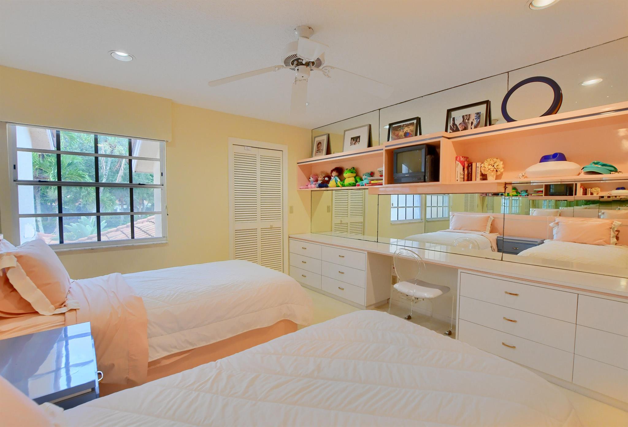 5607 NW 24th Terrace