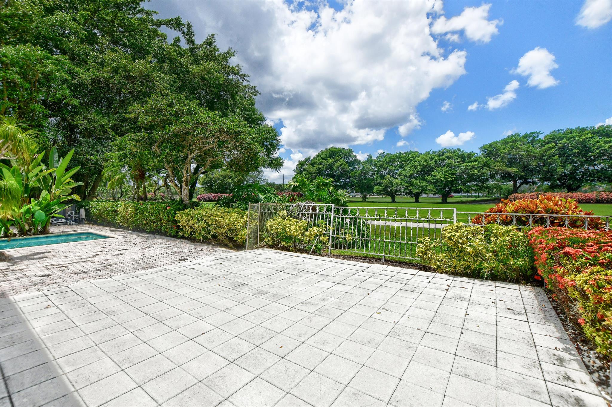 5607 NW 24th Terrace