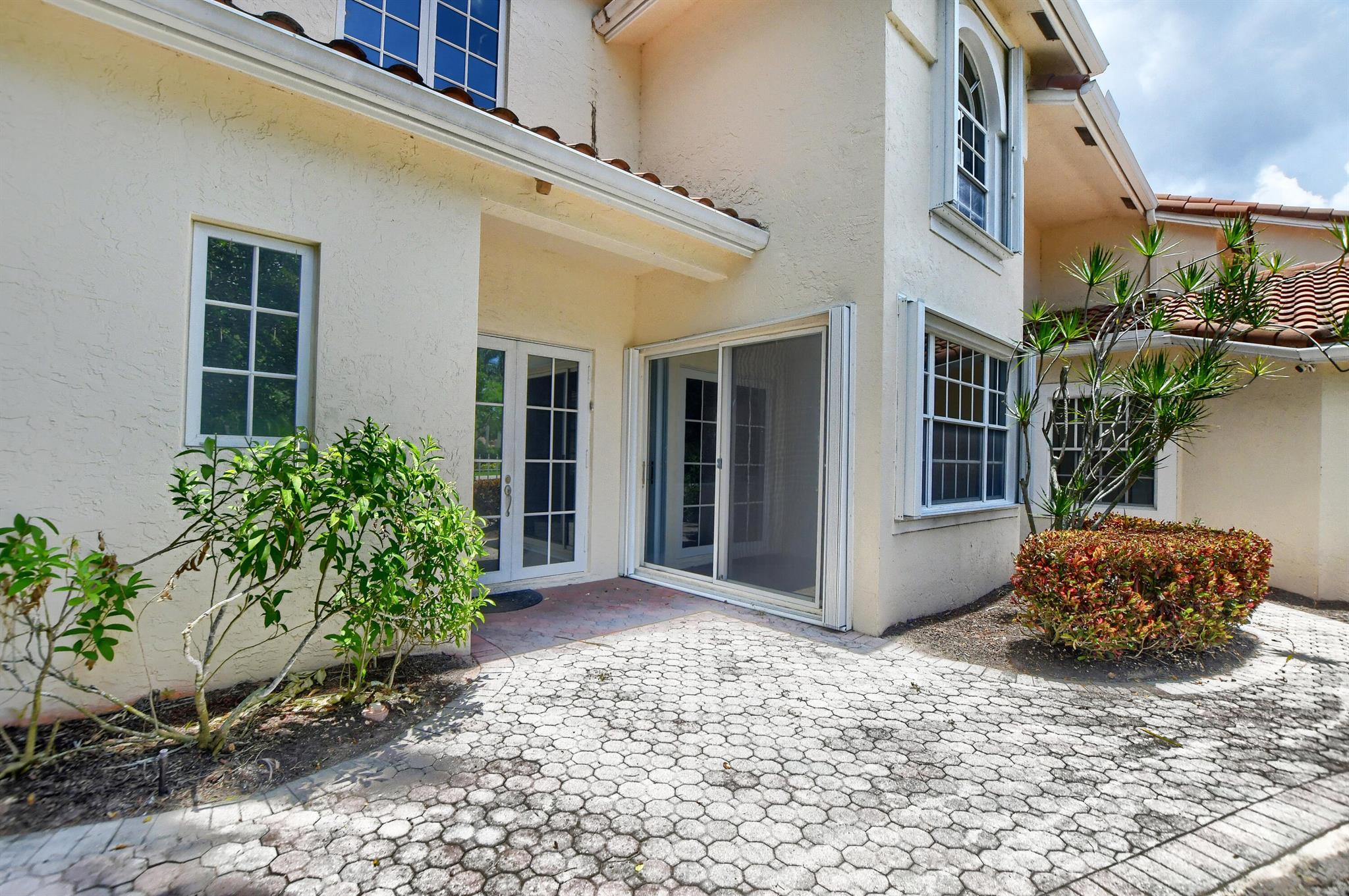 5607 NW 24th Terrace