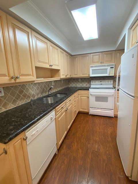 3 Royal Palm Way Unit: 2020