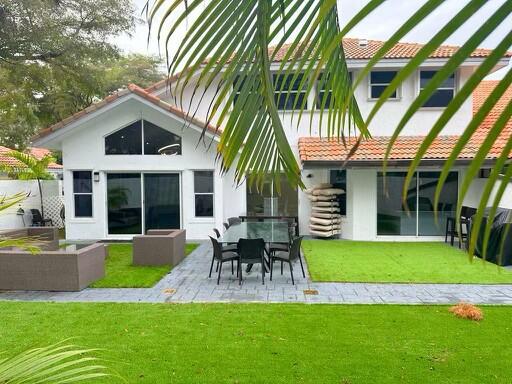 2252 NW 53 Rd Street