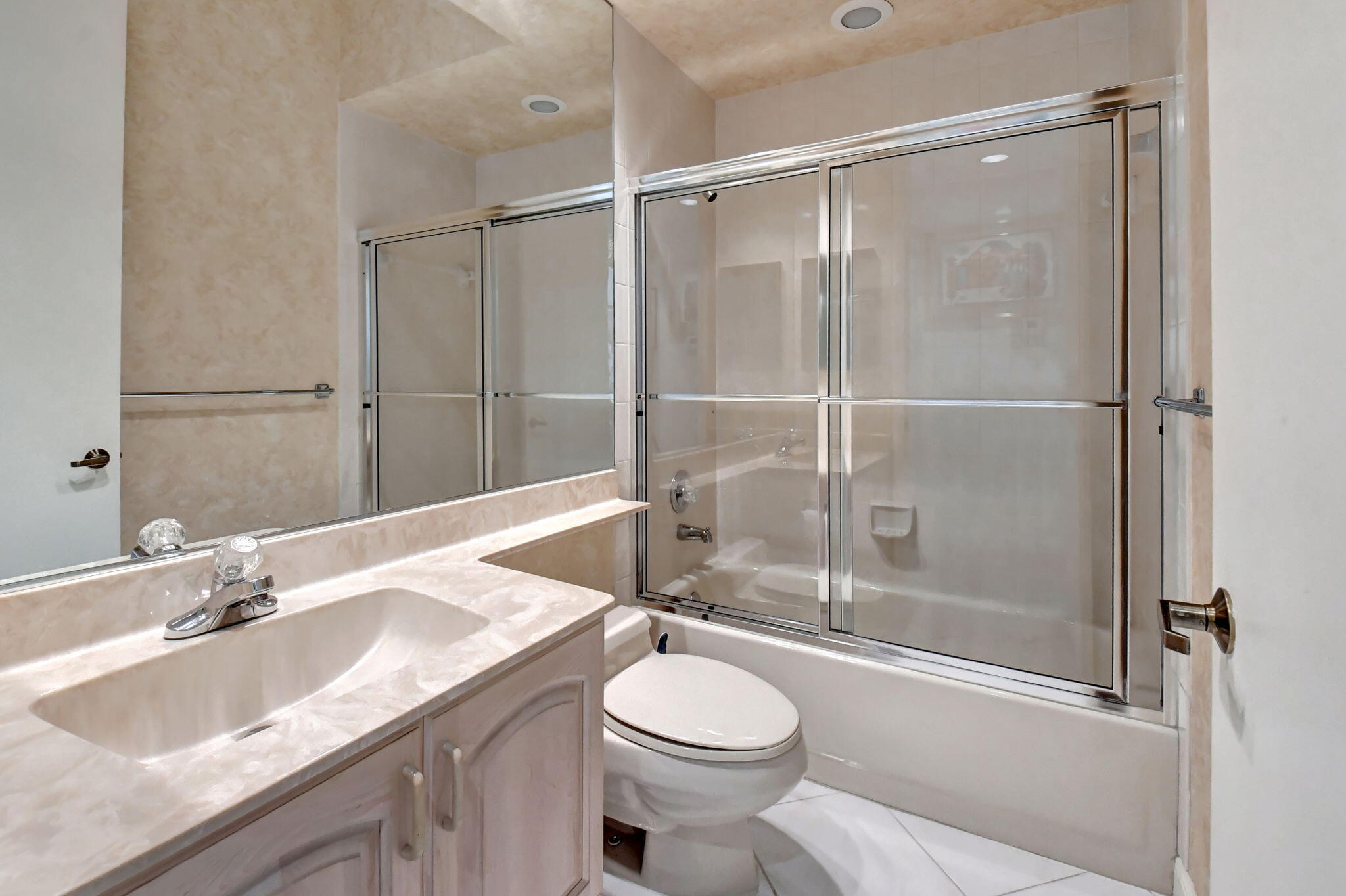 5827 NW 25th Terrace