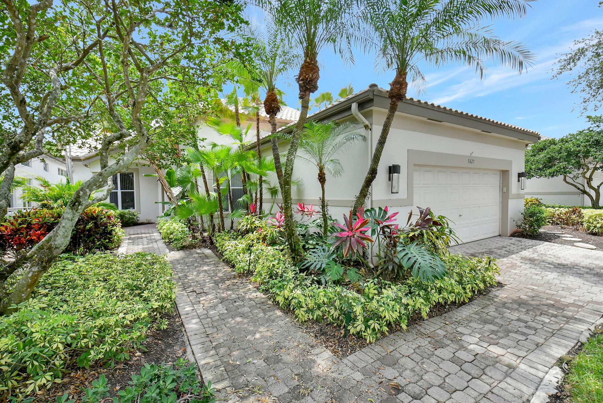 5827 NW 25th Terrace