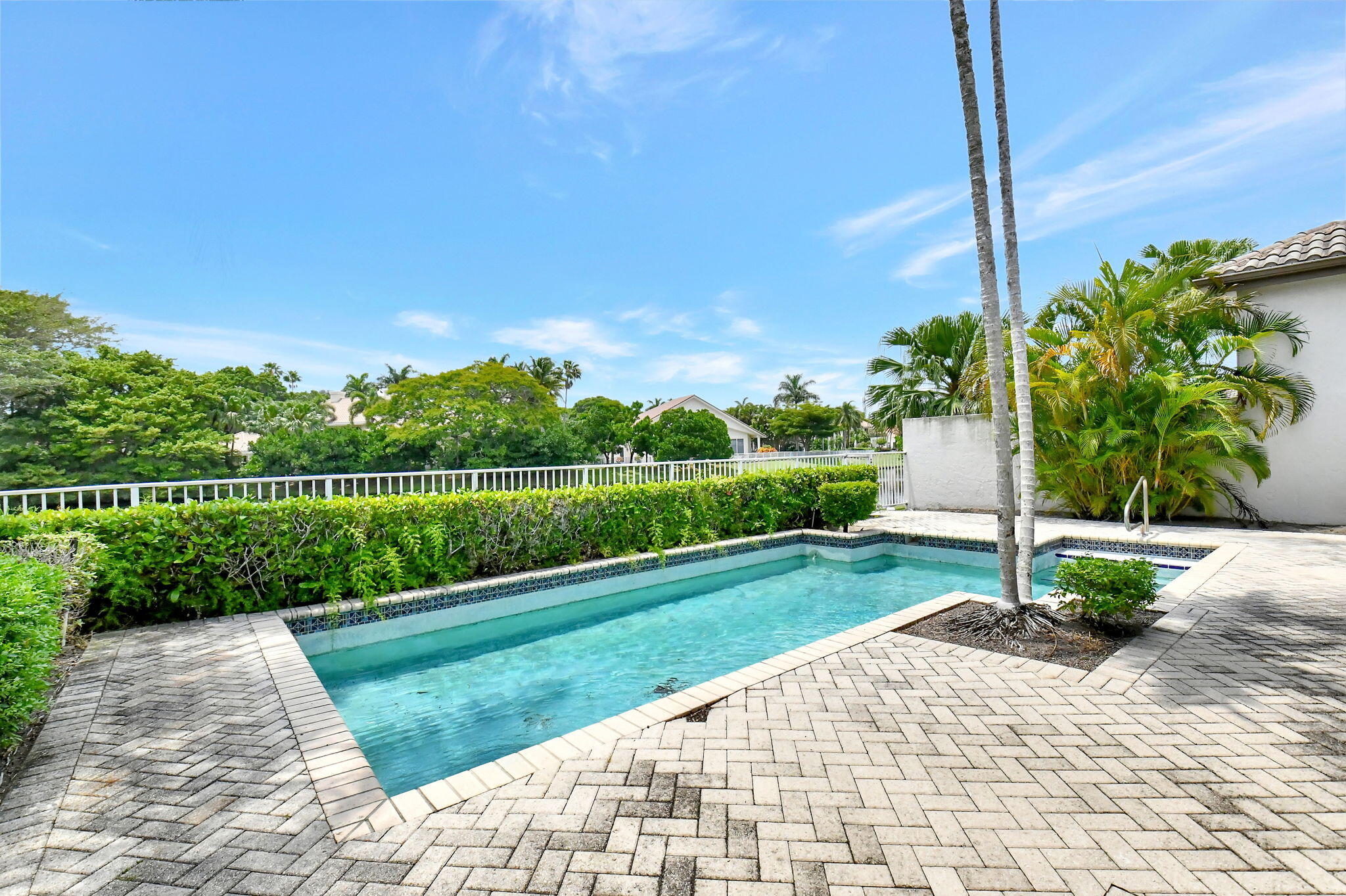 5827 NW 25th Terrace