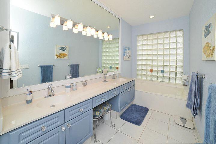 2476 NW 67th Street