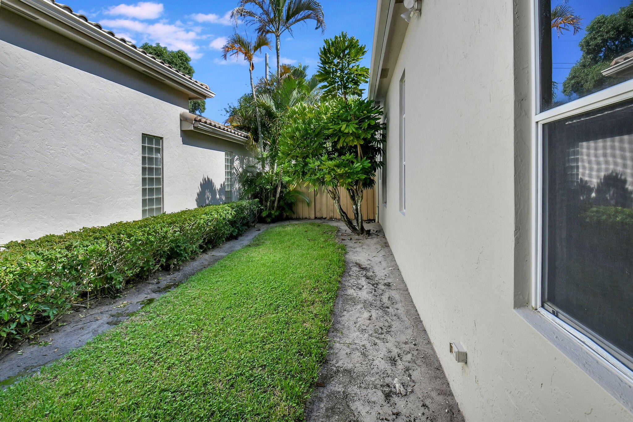 6689 NW 23rd Terrace