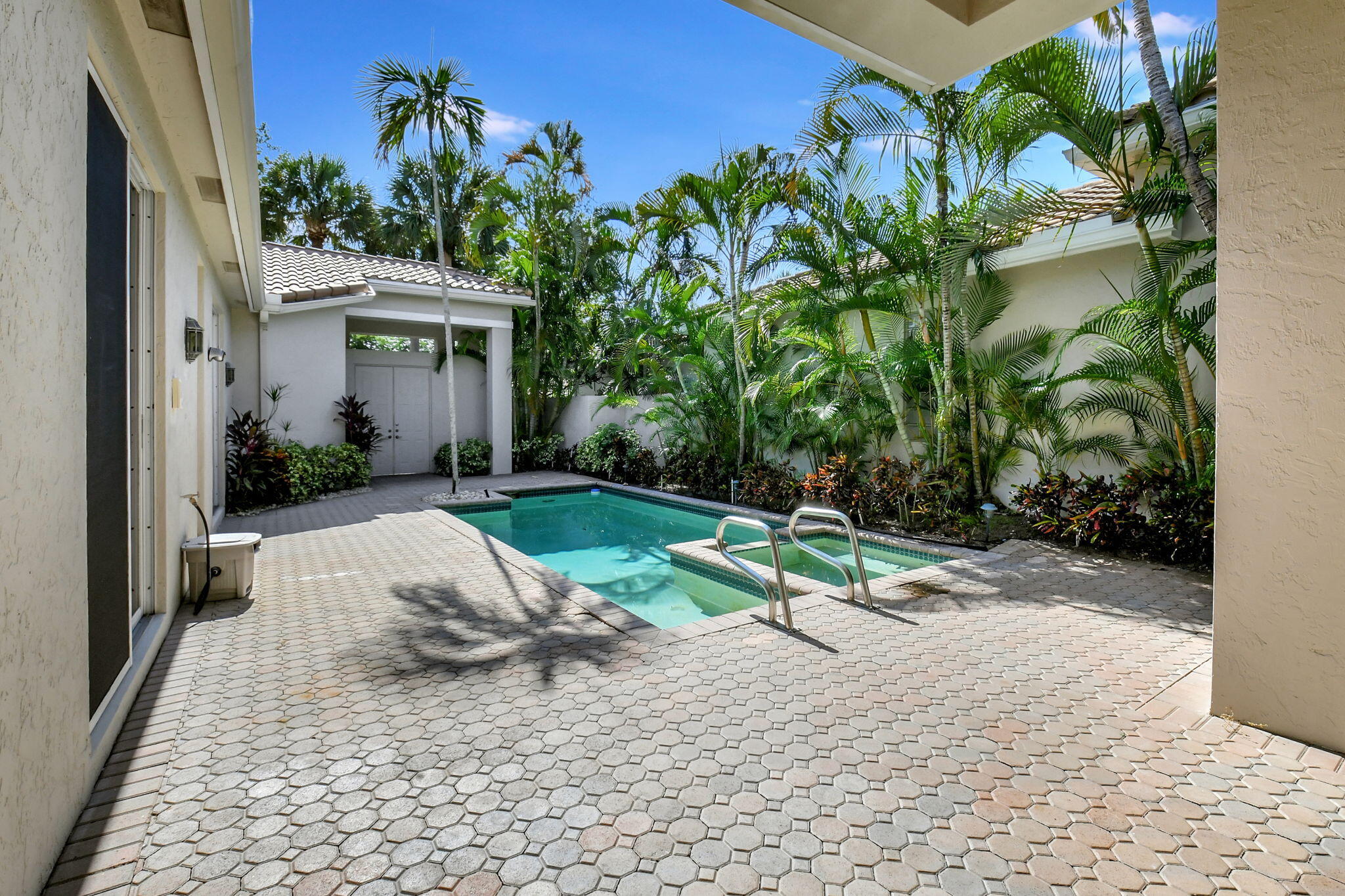 6689 NW 23rd Terrace