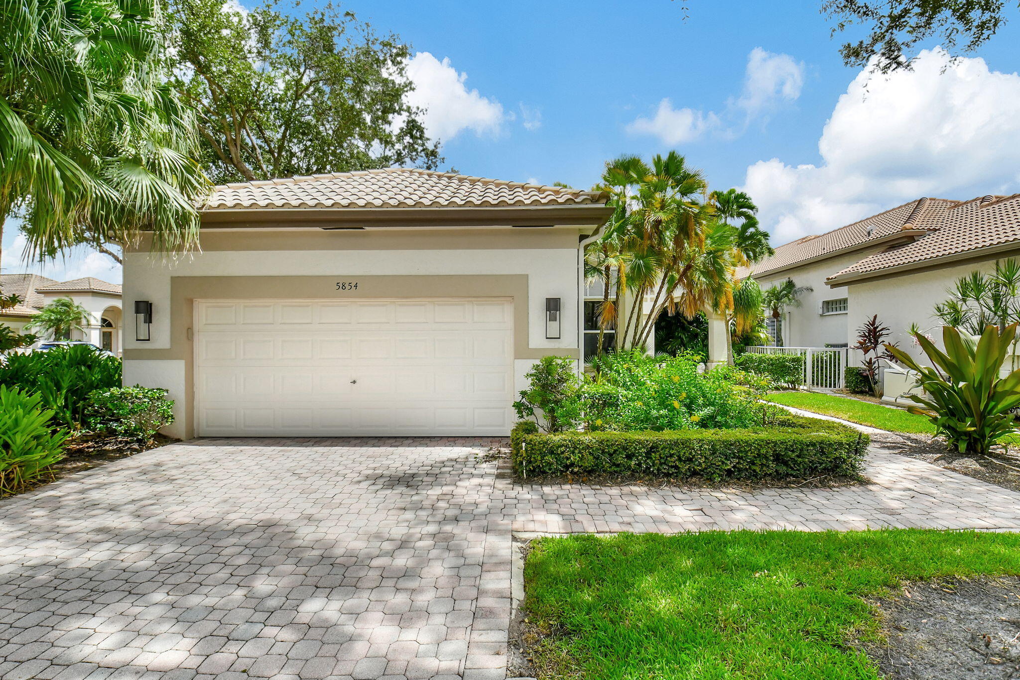 5854 NW 25th Terrace