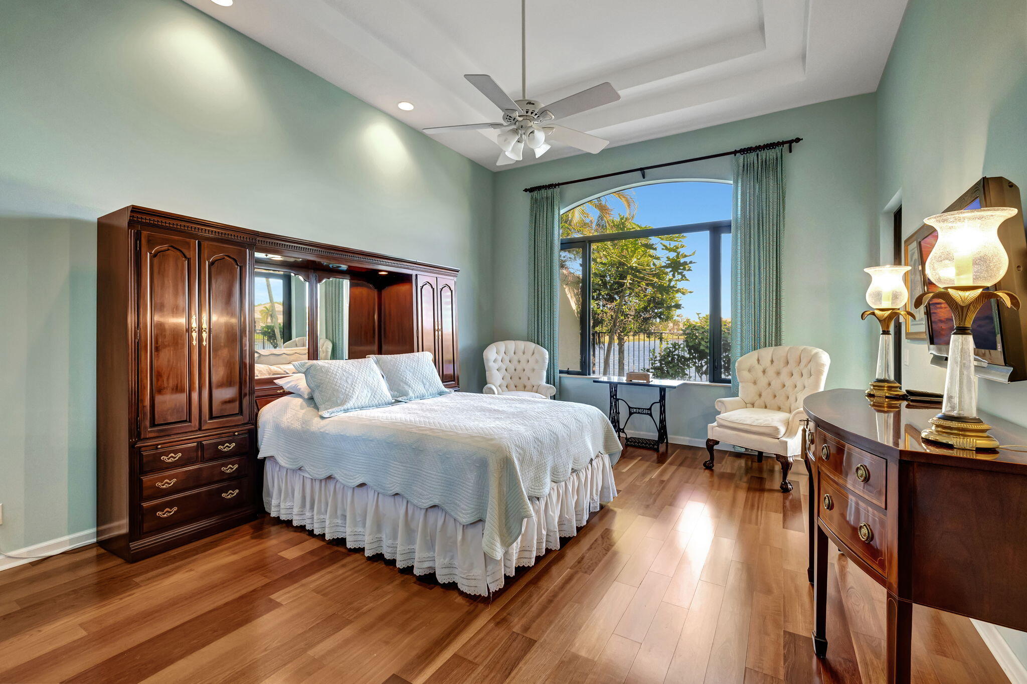17987 Lake Azure Way