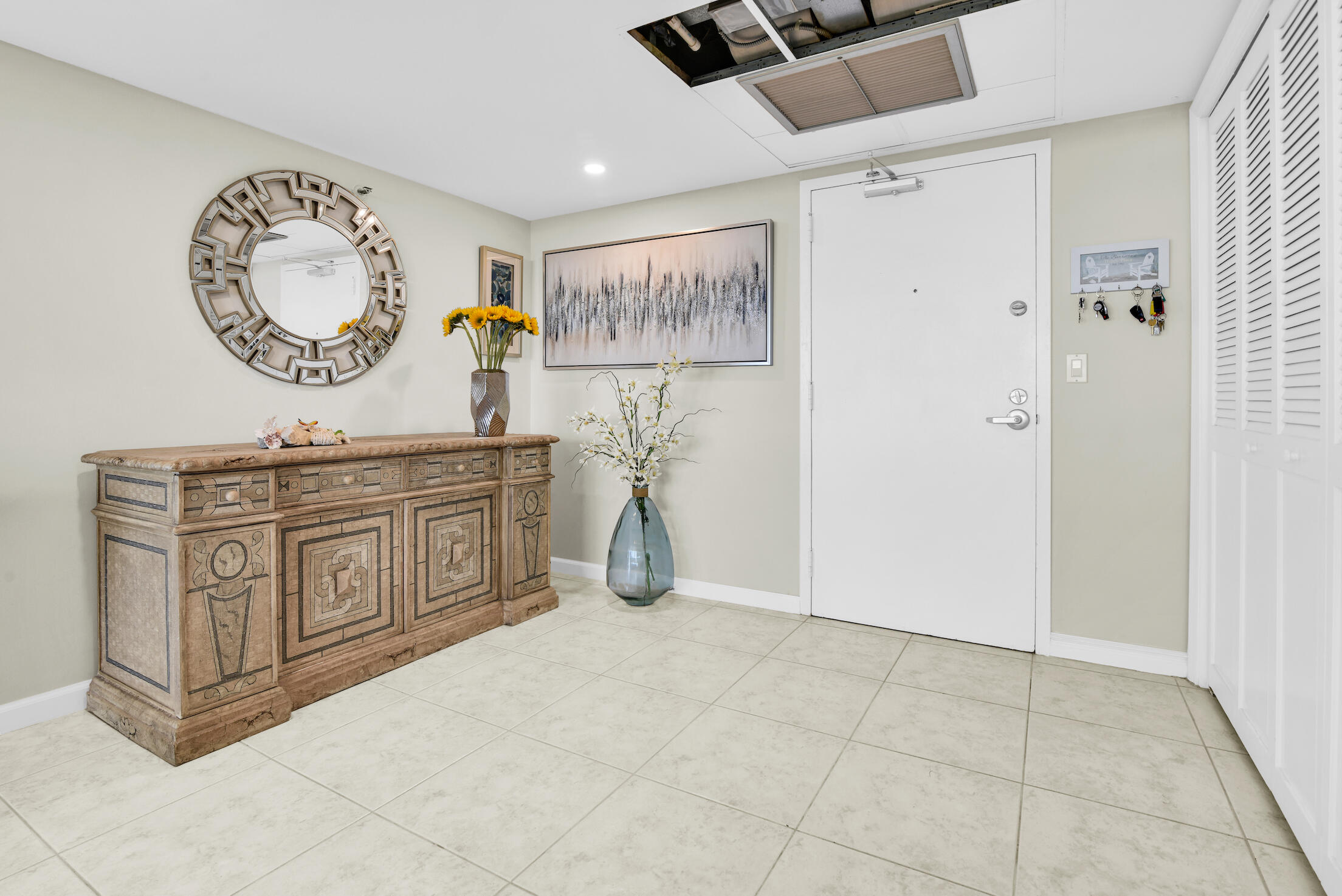 899 Jeffery Street 609