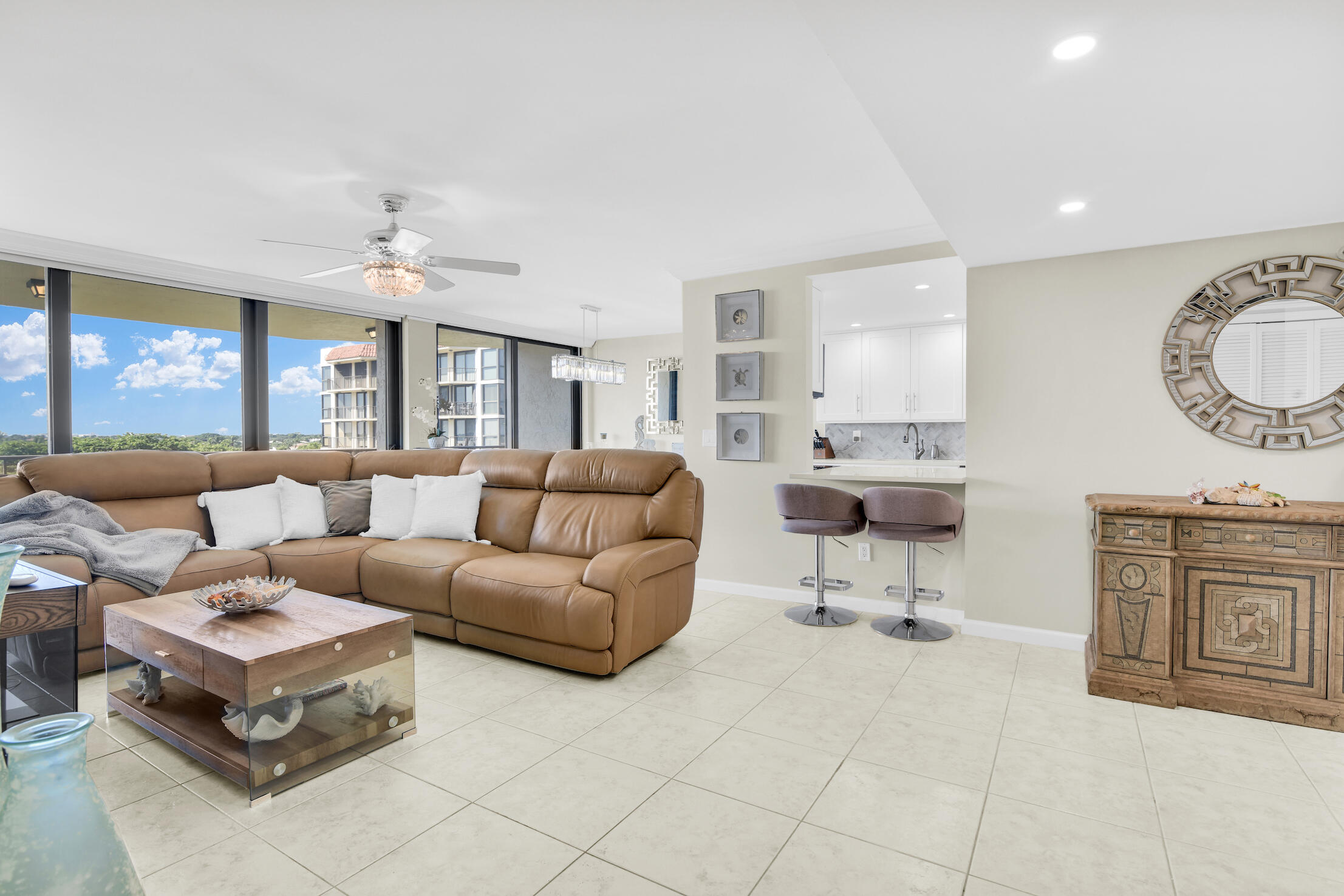899 Jeffery Street 609