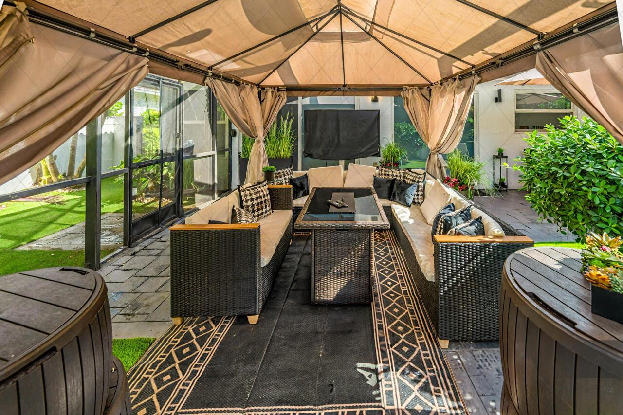 2081 NW 52nd Street