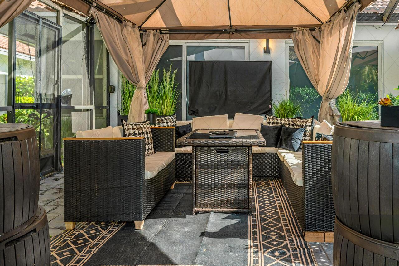 2081 NW 52nd Street