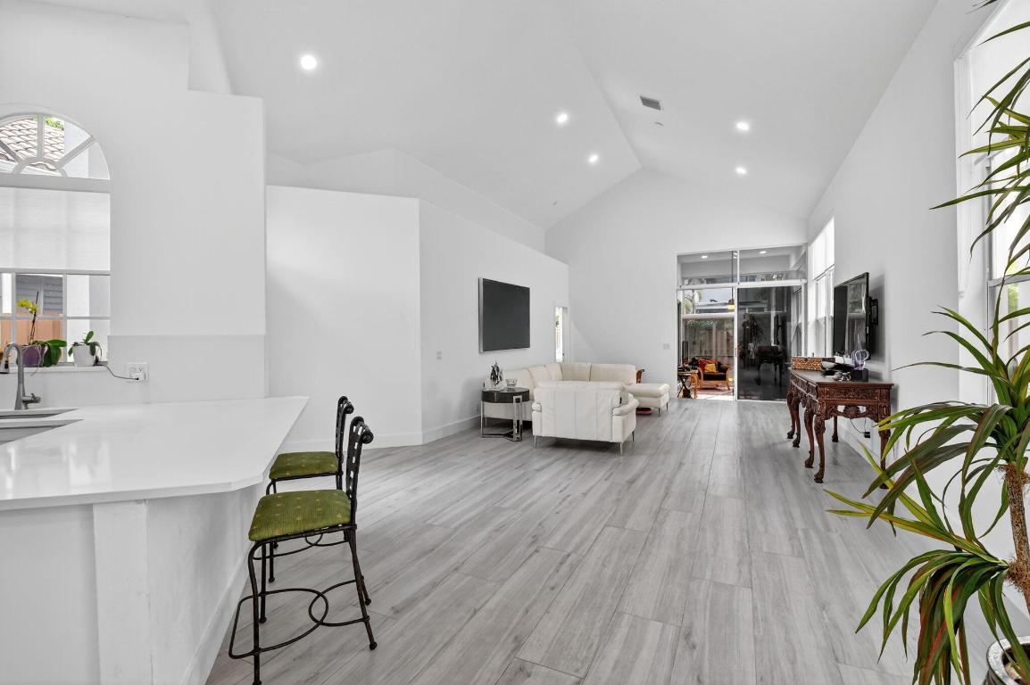 6668 NW 25th Terrace