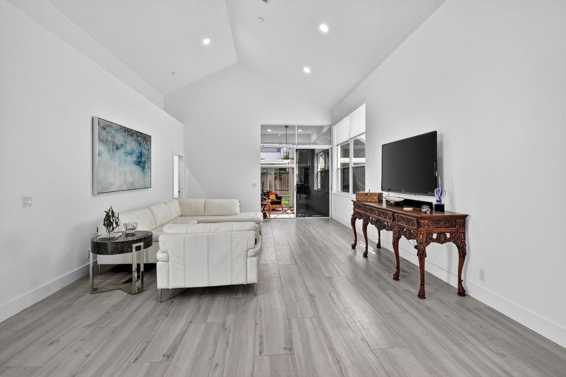 6668 NW 25th Terrace