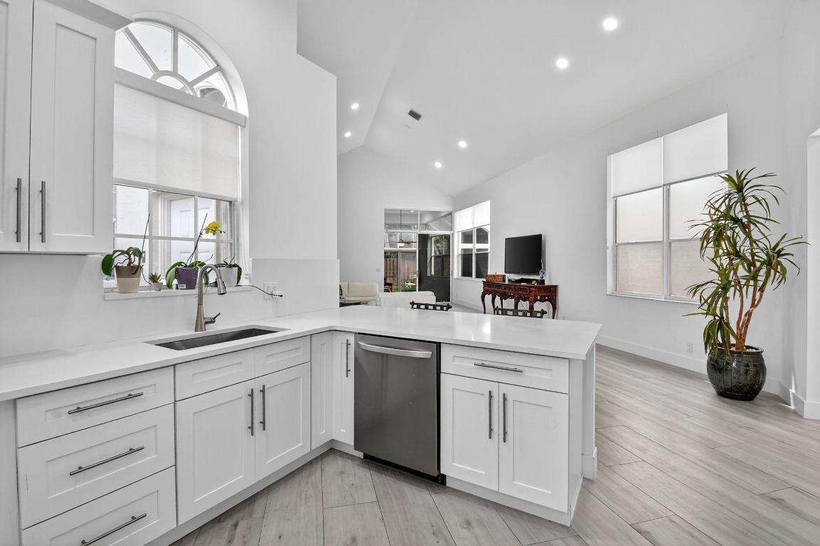 6668 NW 25th Terrace