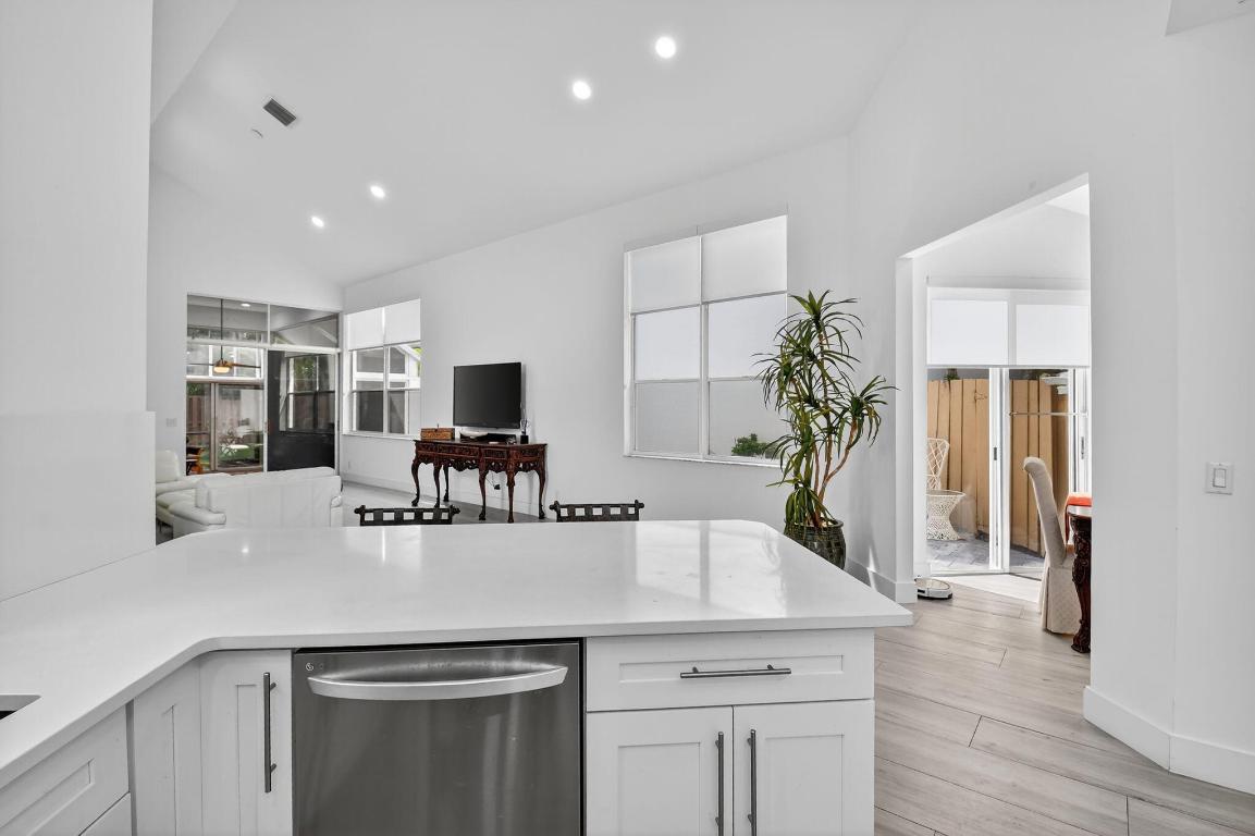 6668 NW 25th Terrace