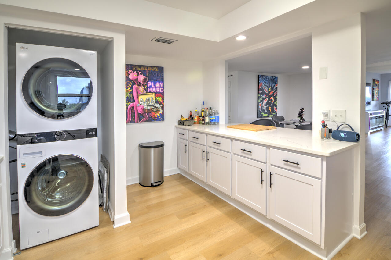 3040 Lake Shore Drive 305