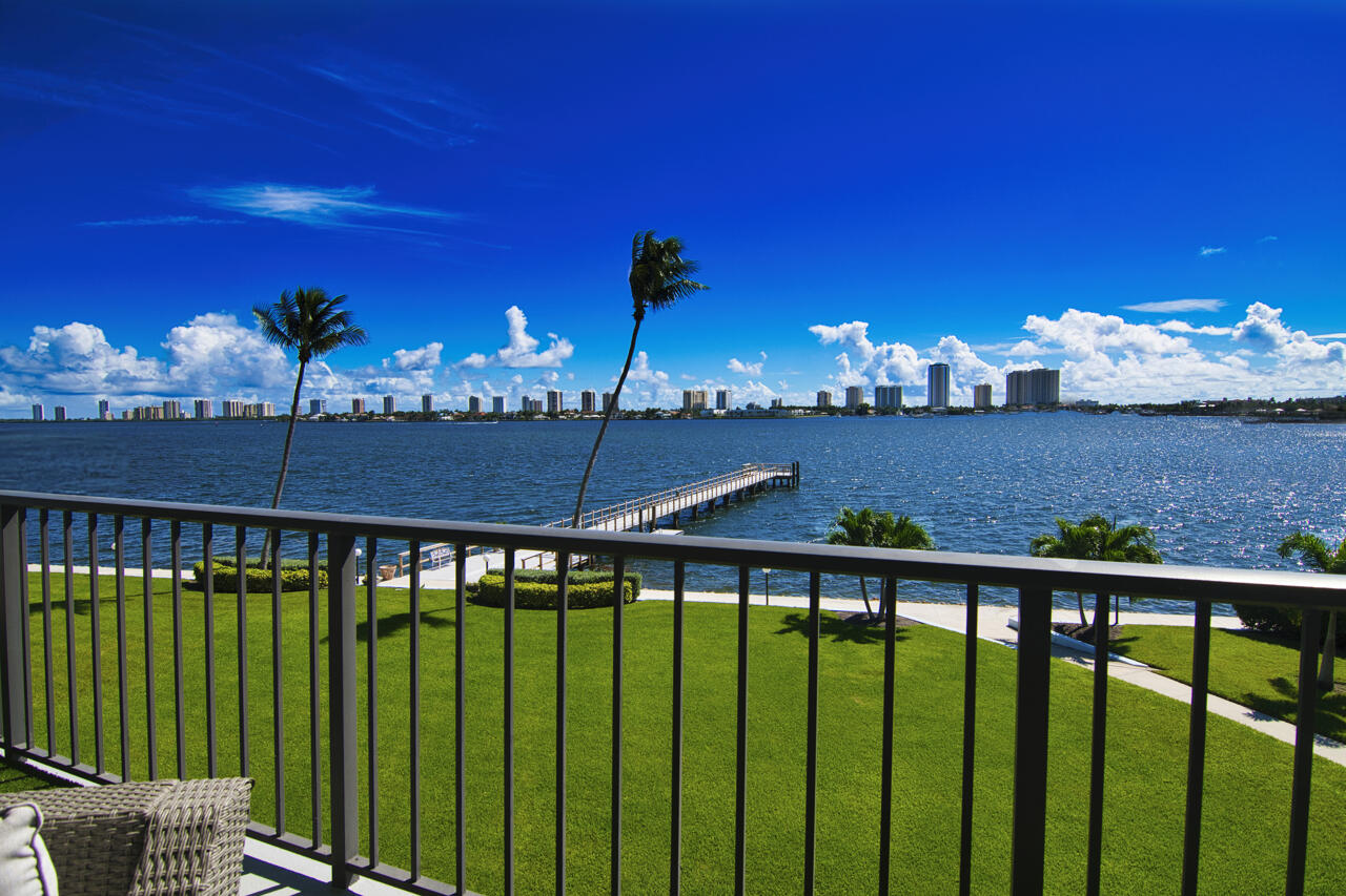 3040 Lake Shore Drive 305
