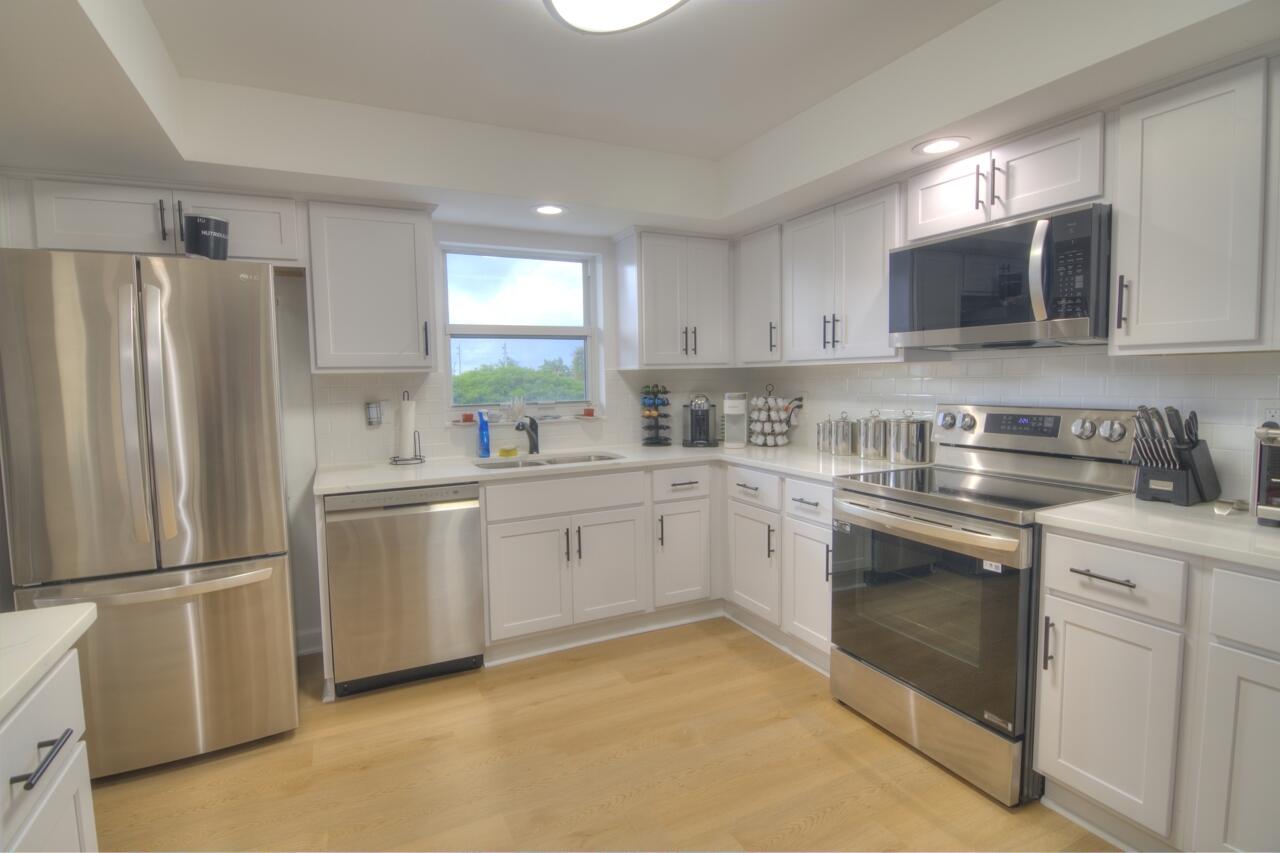 3040 Lake Shore Drive 305