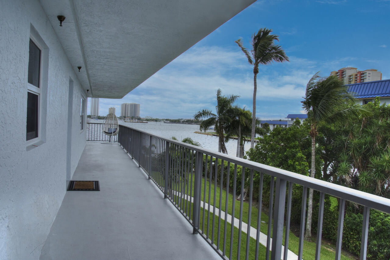 3040 Lake Shore Drive 305