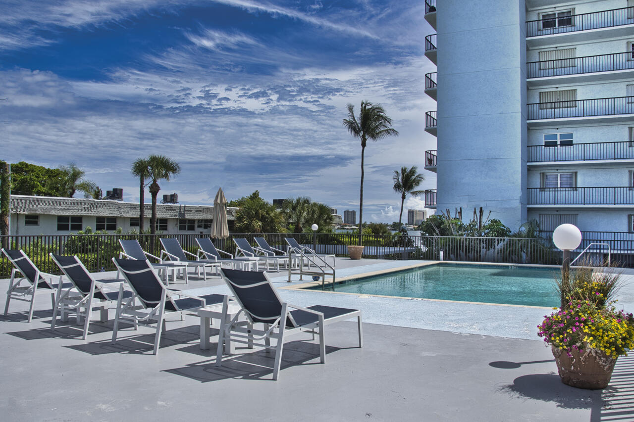 3040 Lake Shore Drive 305
