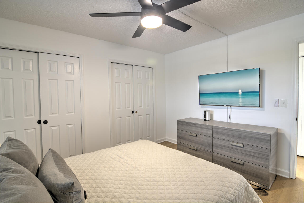 3040 Lake Shore Drive 305