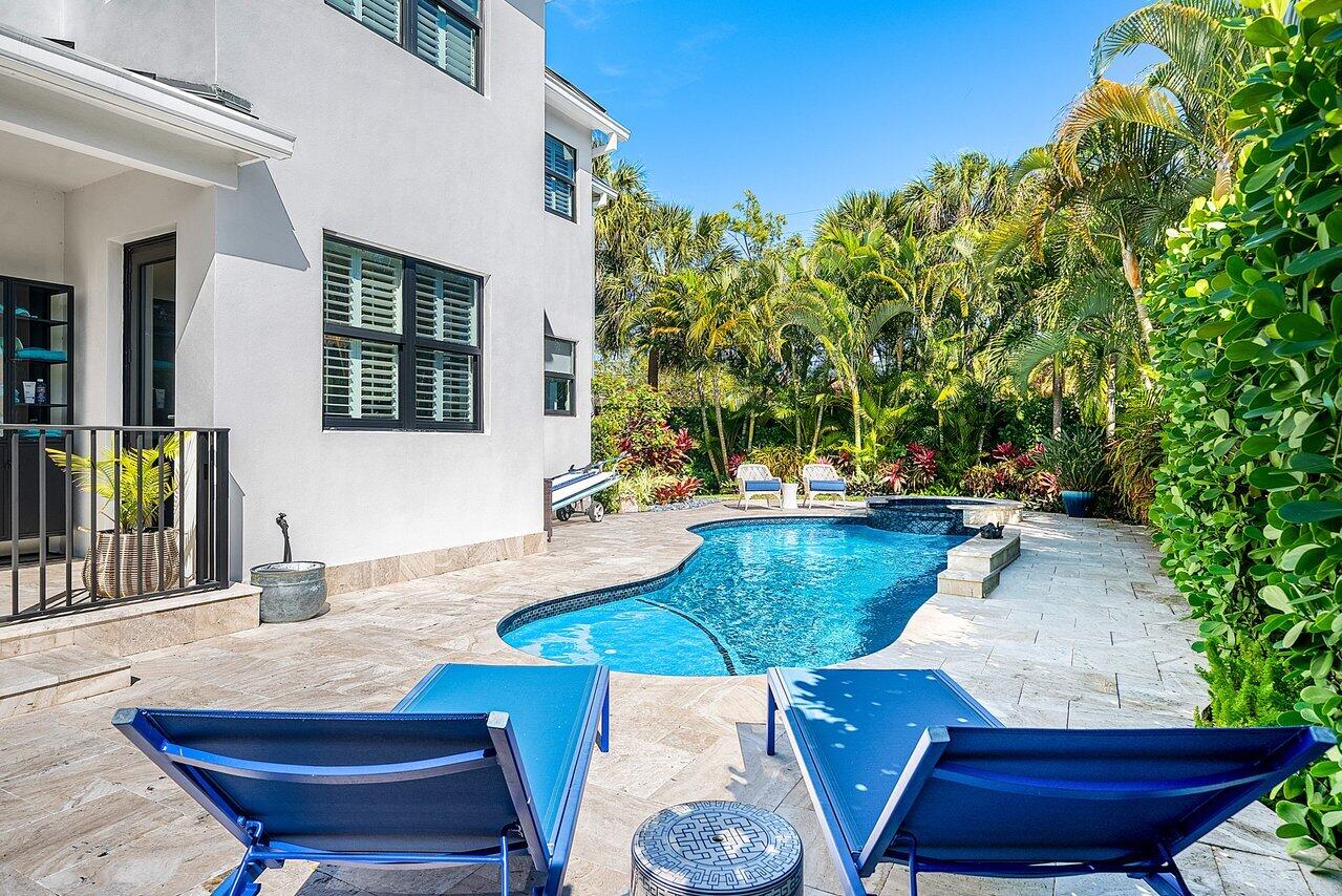 6 NW 11th Street