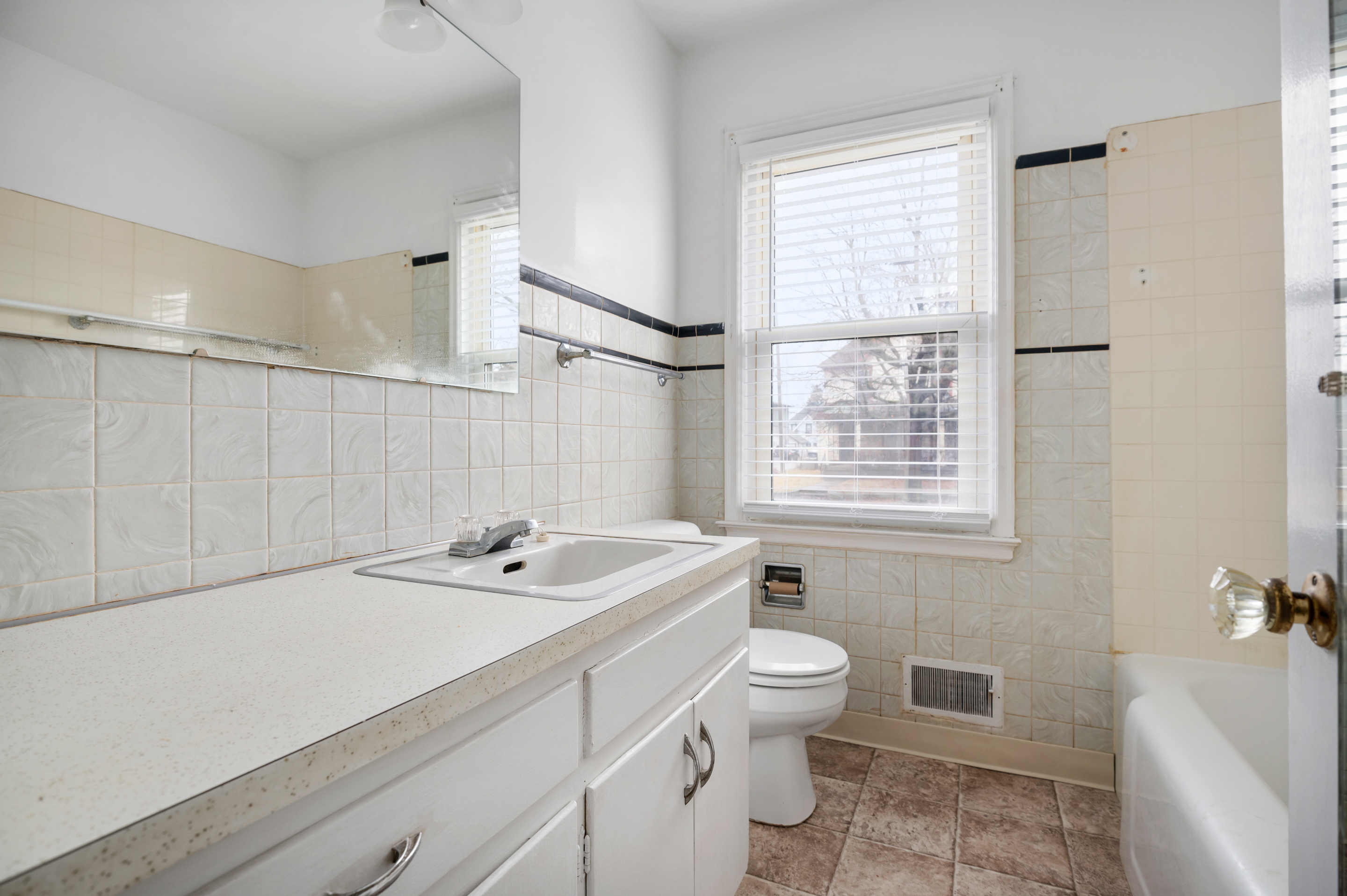 921 W 7th Street