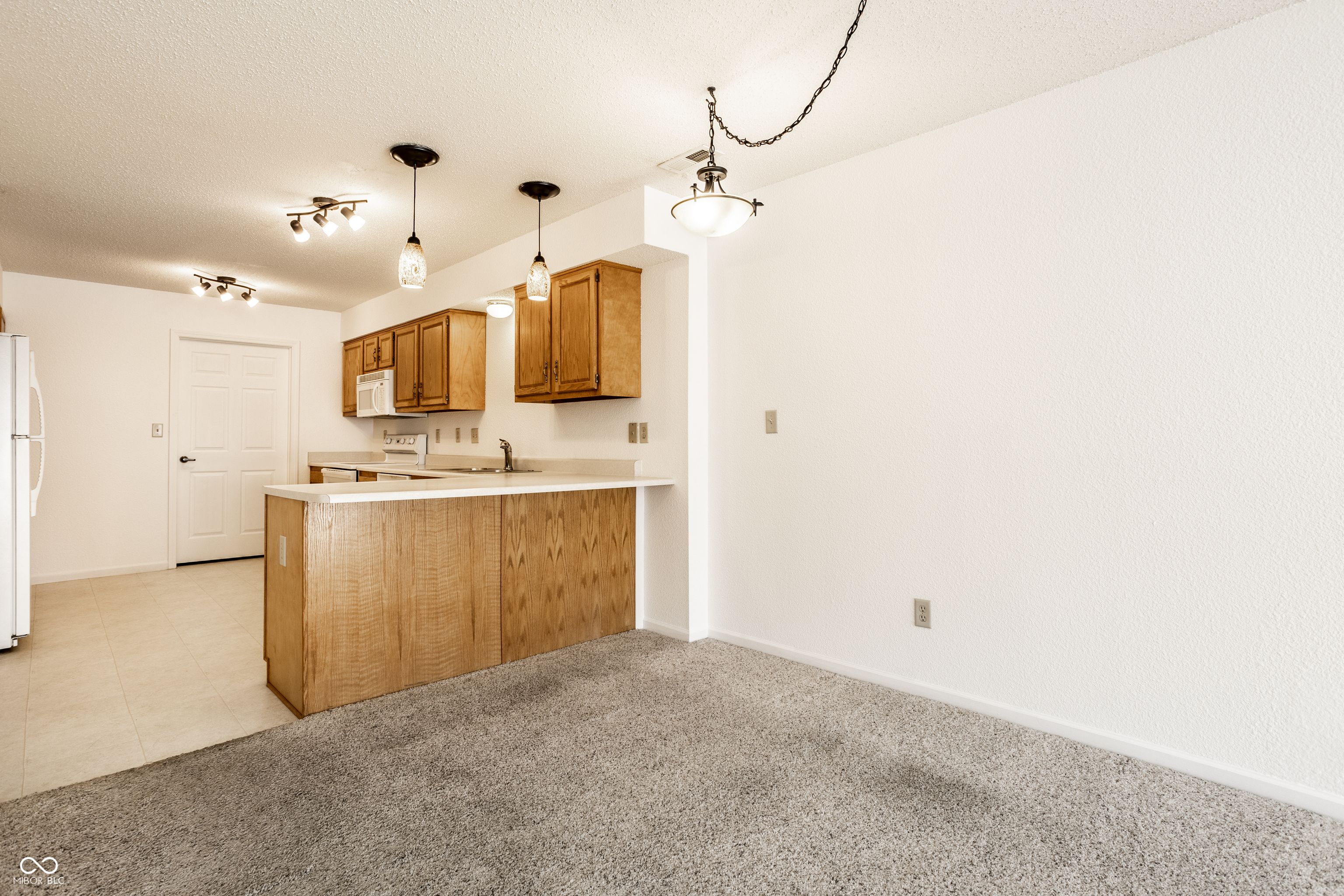 6214 Robinwood Lane