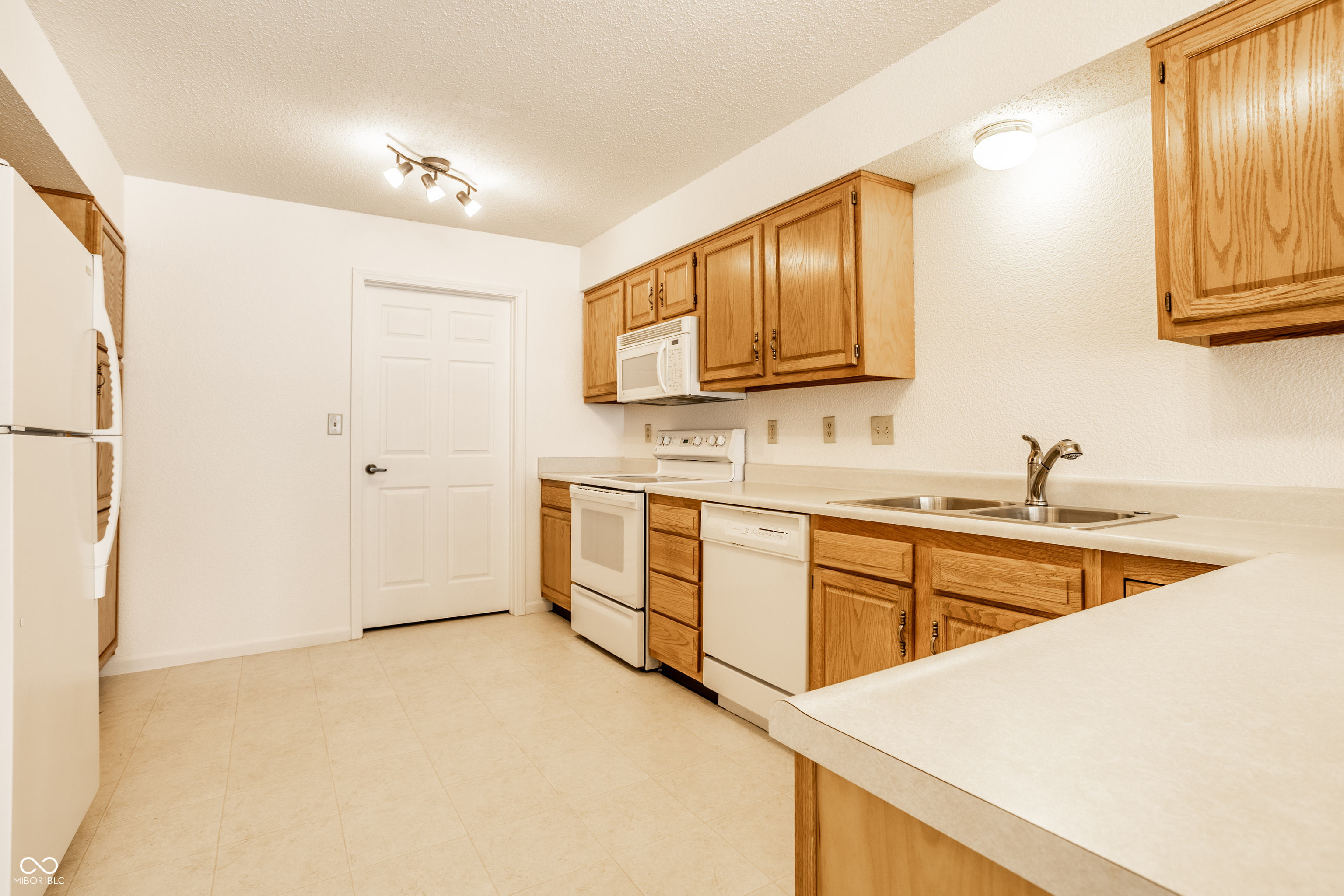 6214 Robinwood Lane