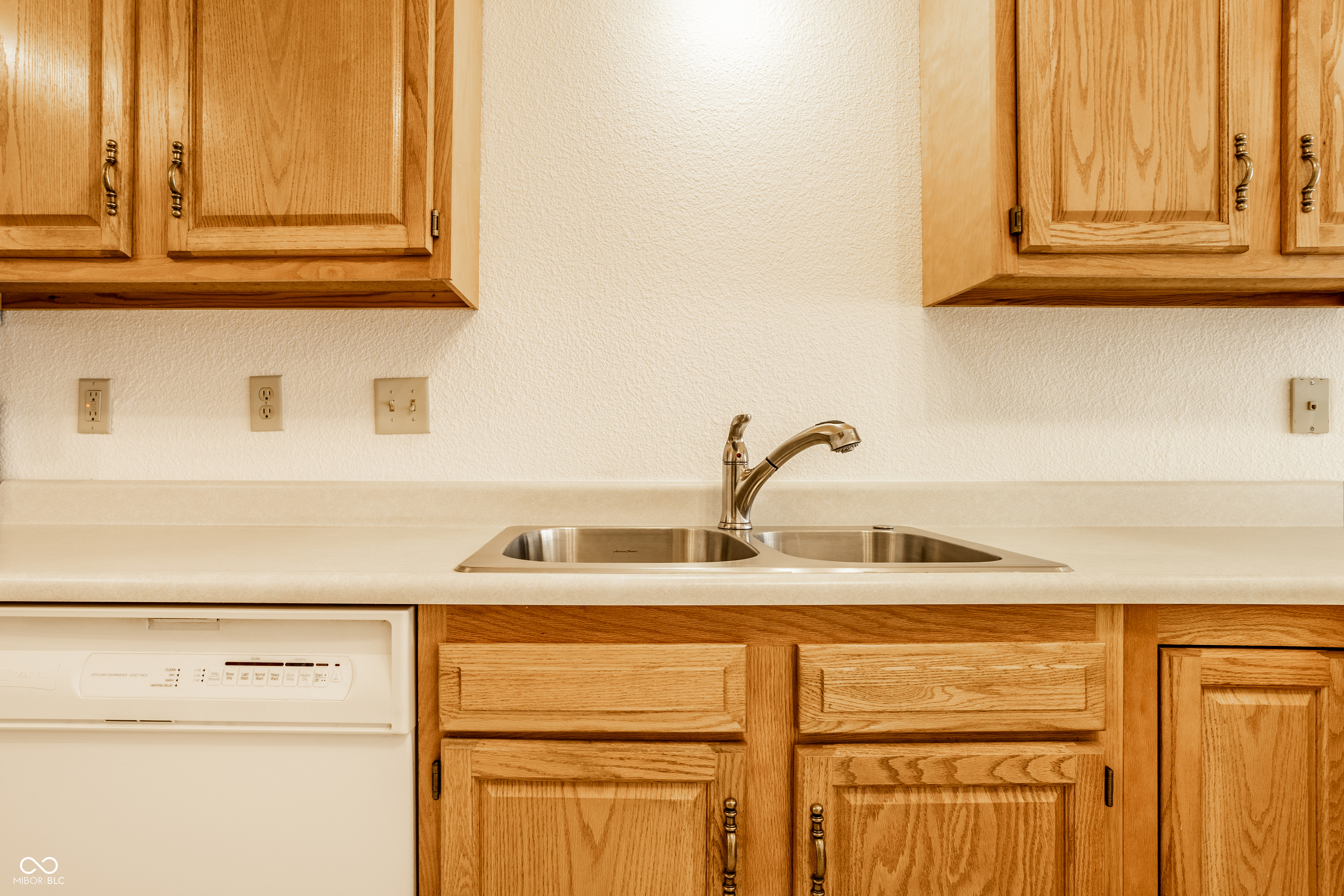 6214 Robinwood Lane