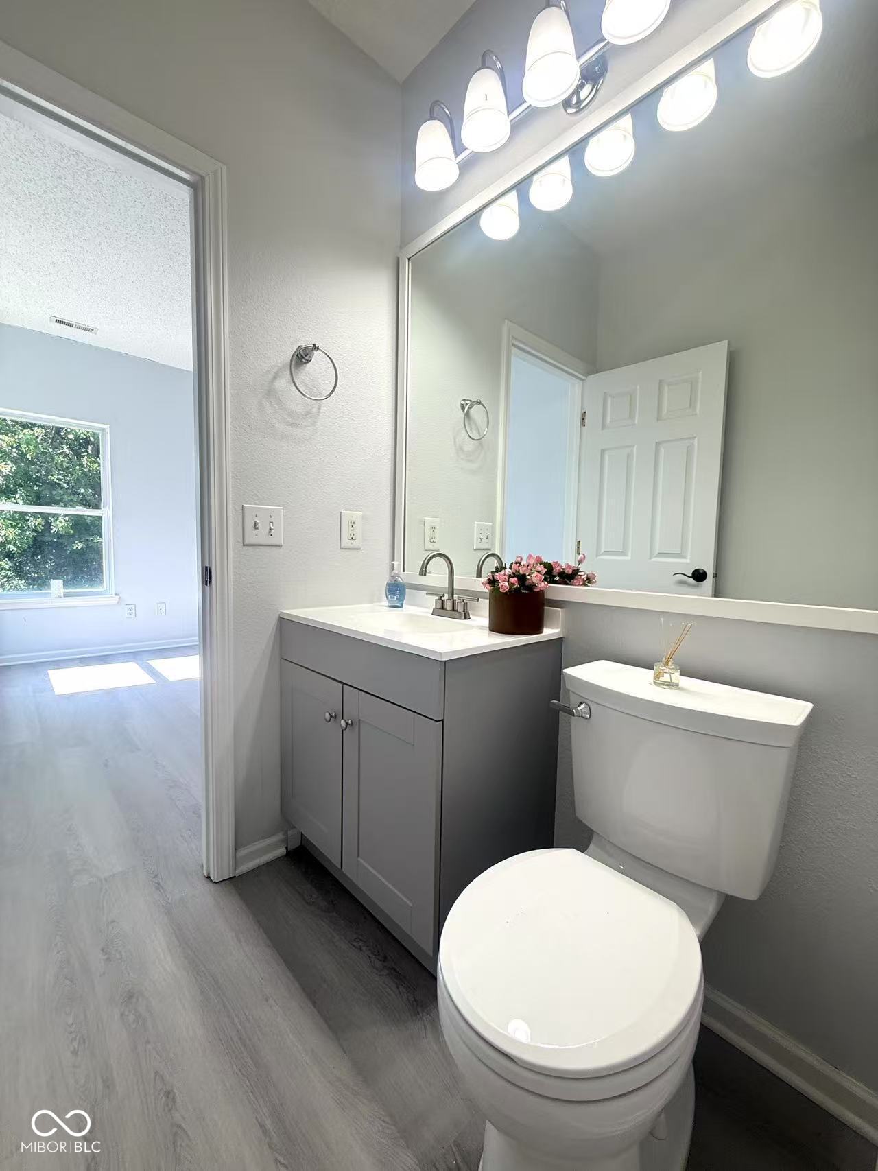 15554 Outside Trail