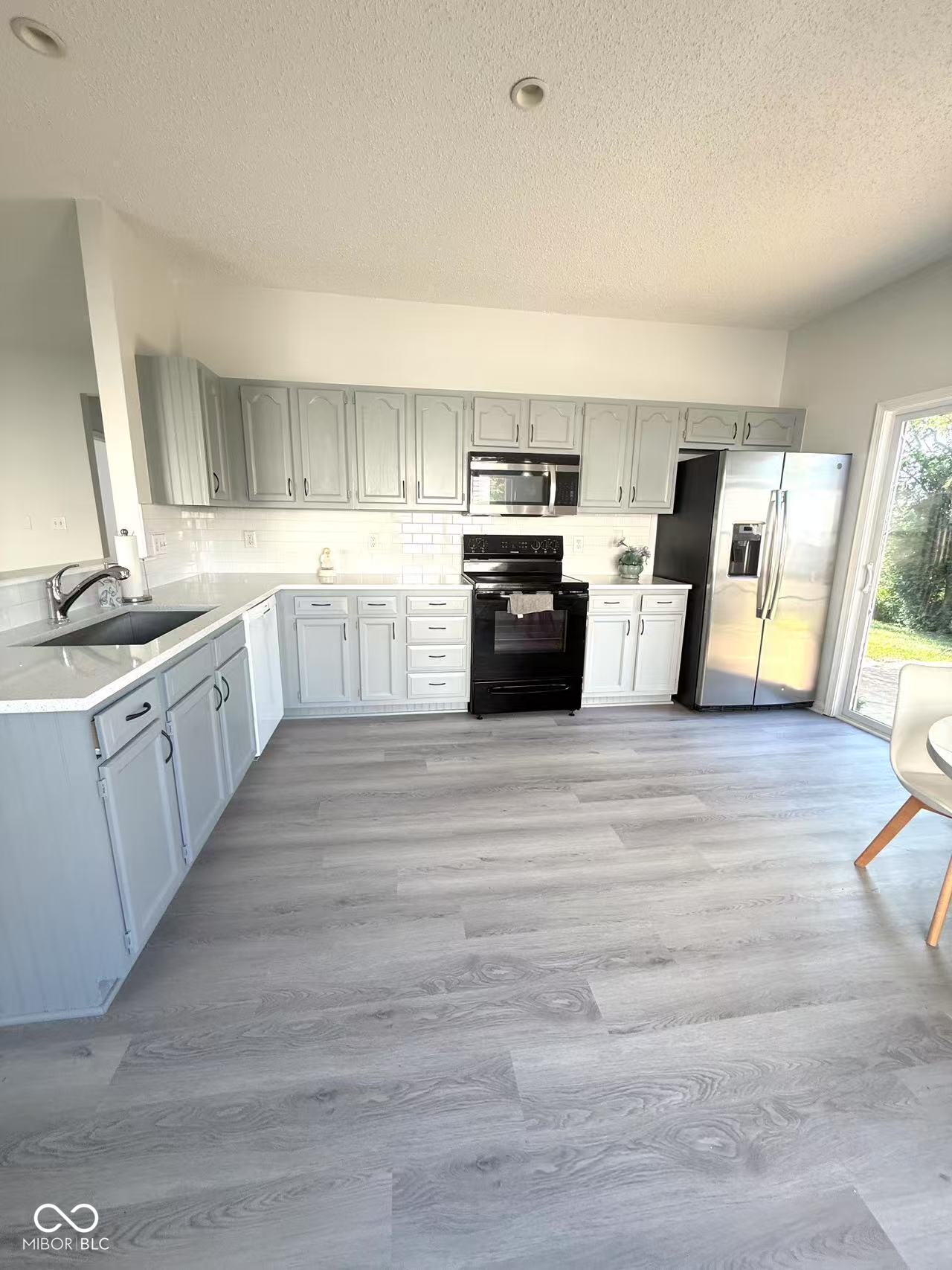 15554 Outside Trail